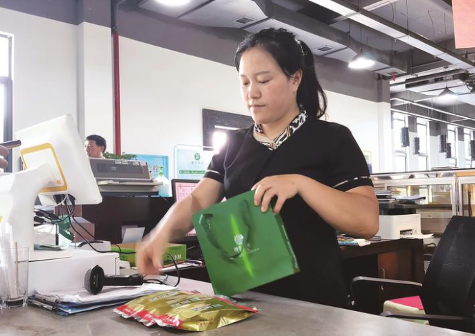 種下生態(tài)茶 托起致富夢 種下生態(tài)茶 托起致富夢