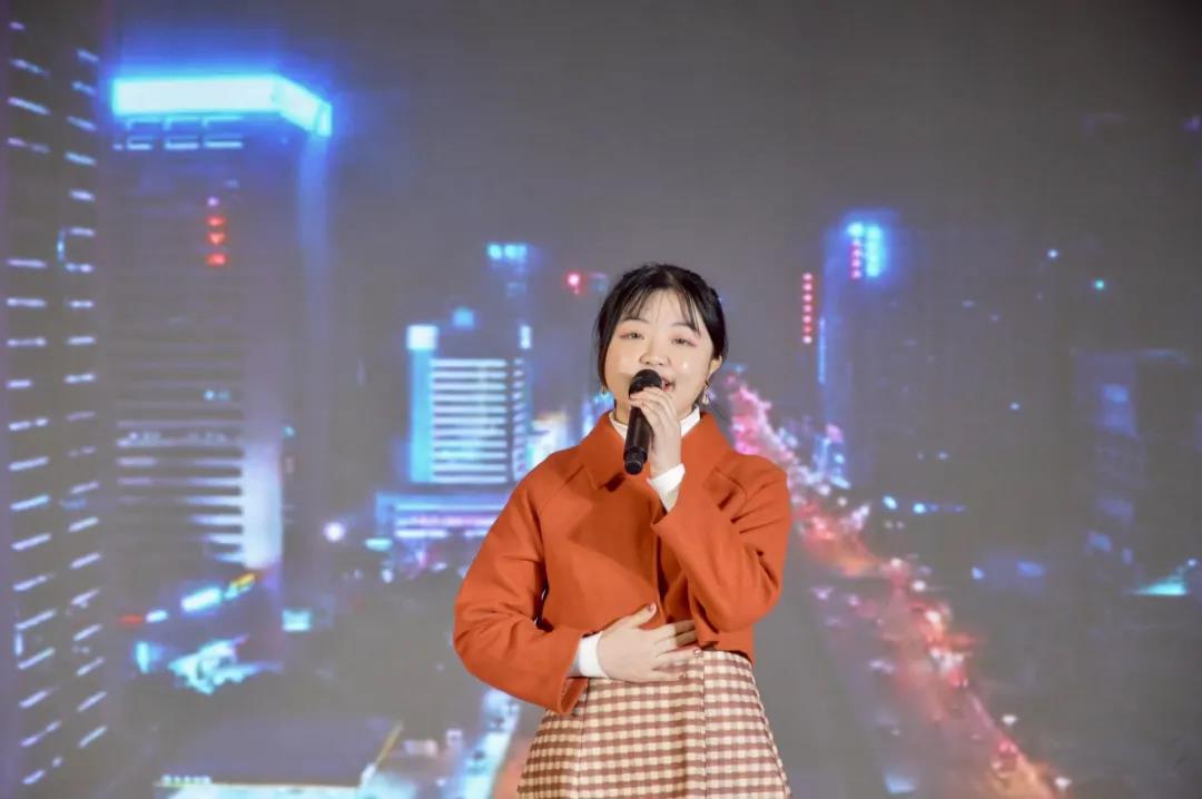 歌曲《永不失聯(lián)的愛》《我和我的祖國(guó)》-張芊可一.jpg