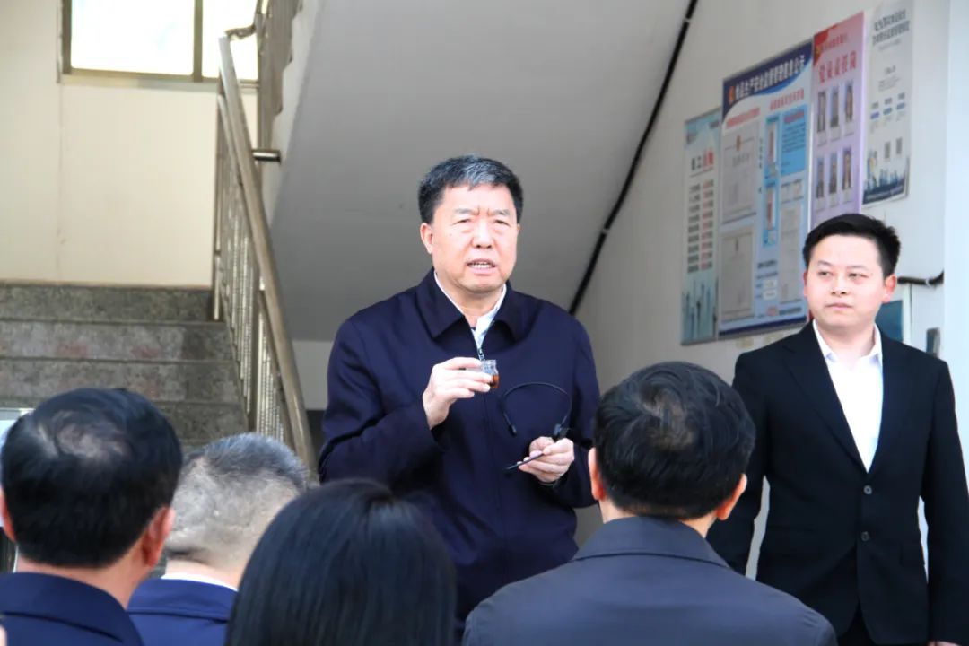 省政協黨組書記、主席毛萬春調研湖南湘豐桑植白茶有限公司 省政協黨組書記、主席毛萬春調研湖南湘豐桑植白茶有限公司